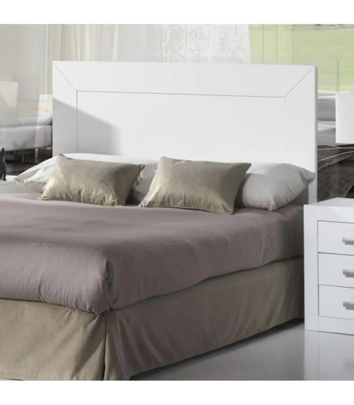 Cabecero en acabado madera blanca 110 cm(alto)145 cm(ancho)