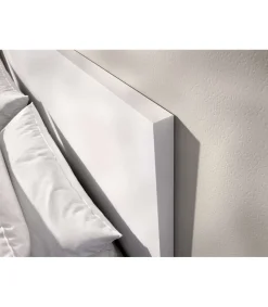 Conjunto cama matrimonio y dos mesitas Rocio acabado blanco.