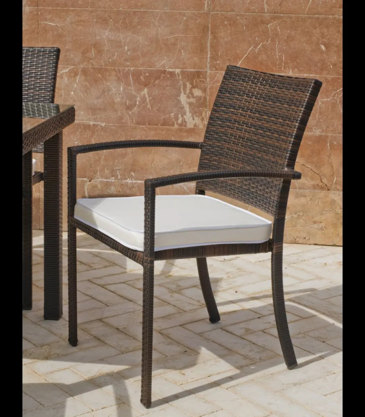 Conjunto jardín de mesa y 4 sillones Bahia -150/4 .
