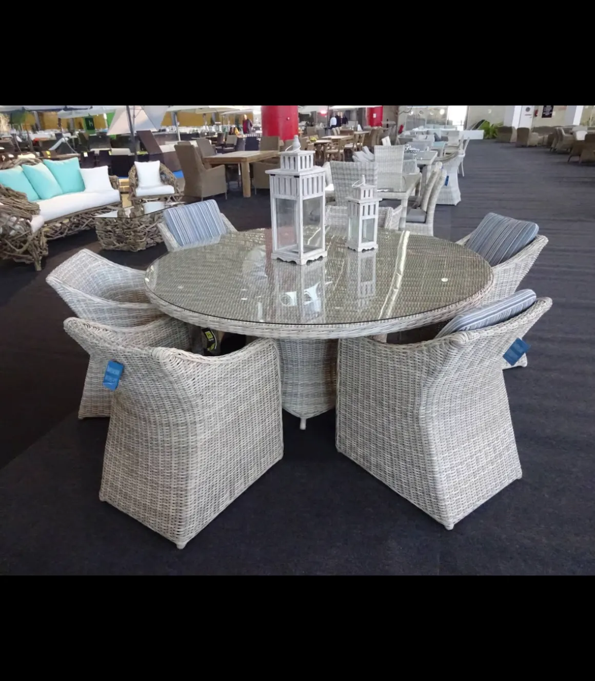 Conjunto mesa redonda + 6 sillones con cojines para terraza jardín Celebes-150/6, Médula Luxe.