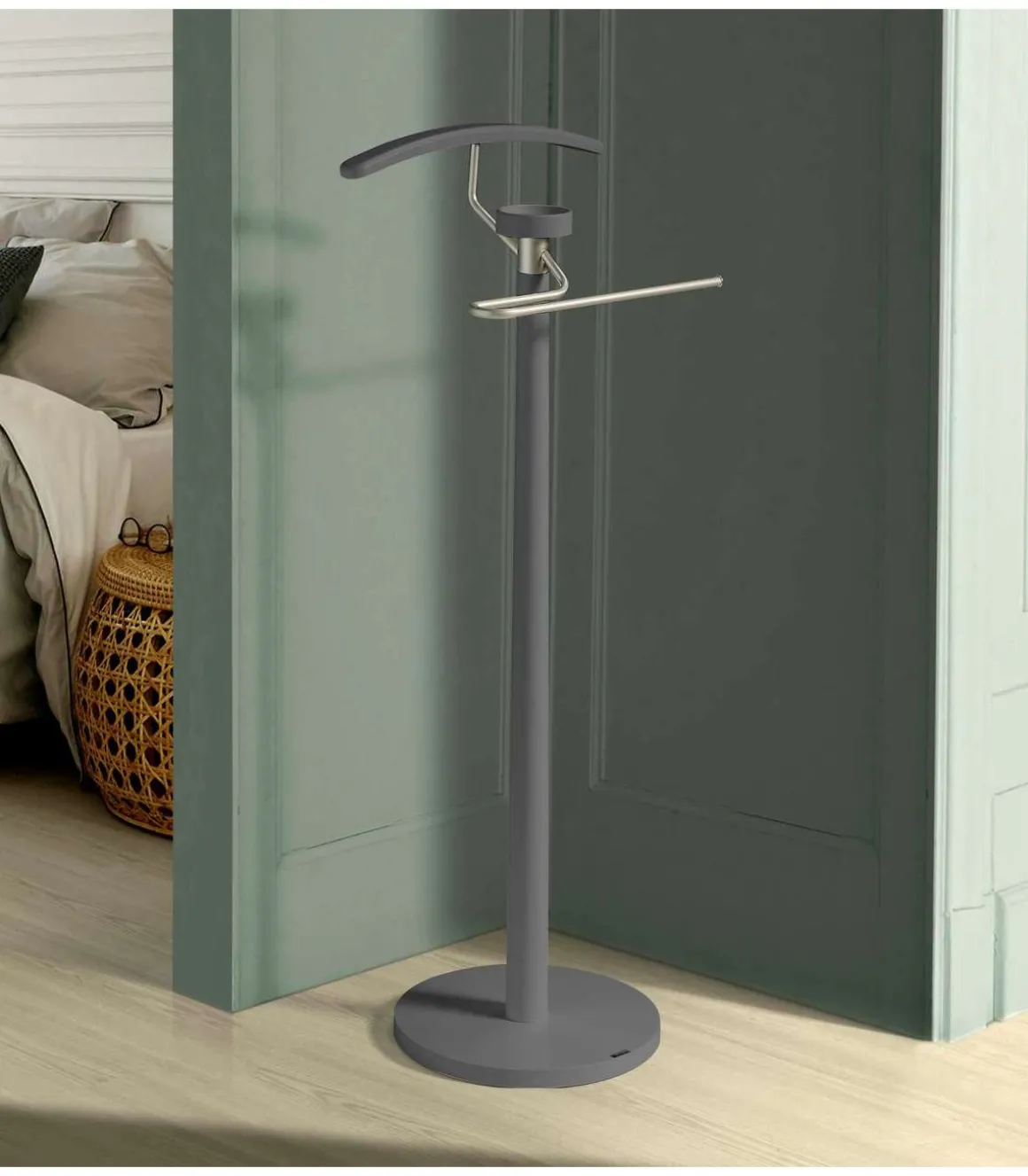 Galan 338 cromo satinado lacado en gris. 112 cm(alto), 46 cm(ancho), 34 cm(fondo)