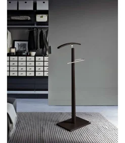 Galan 303 herraje cromo satinado y madera color wengue. 114 cm (alto), 48 cm (ancho), 28 cm(fondo).