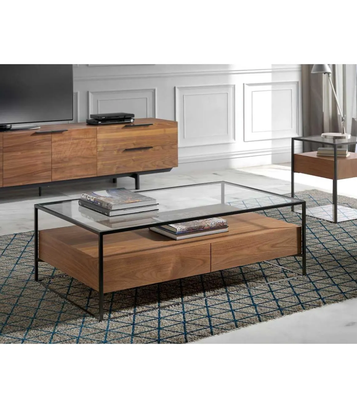 Mesa rectangular chapada en nogal Naia, 120 x 70 x 40 cm (largo x ancho x alto)