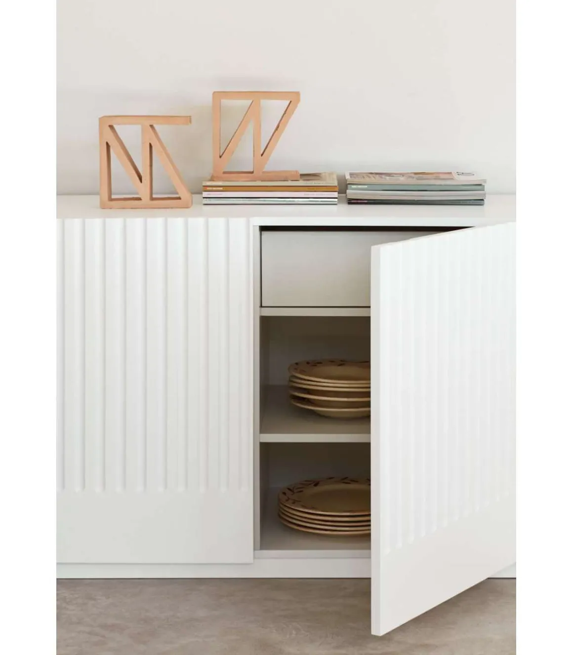 Mueble aparador modelo Doric 4 puertas 4 cajones interiores acabado blanco, 46cm(ancho) 70cm(alto) 200cm (largo)