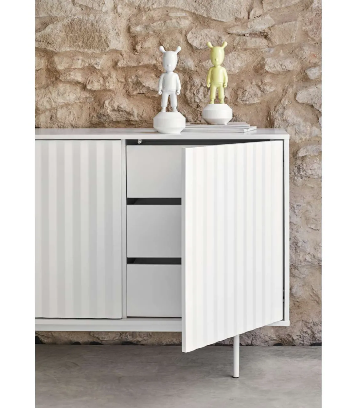 Mueble aparador modelo Sierra 4 puertas 3 cajones interiores acabado blanco, 47cm(ancho) 80cm(alto) 211cm (largo)