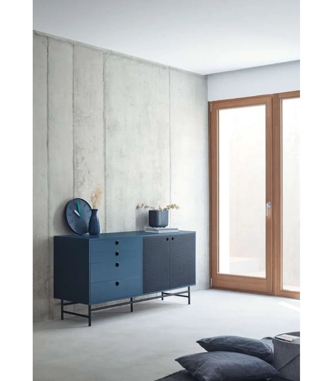 Mueble aparador para comedor modelo Punto 2 puertas 4 cajones acabado azul/negro, 47cm(ancho) 77cm(alto) 150cm (largo)