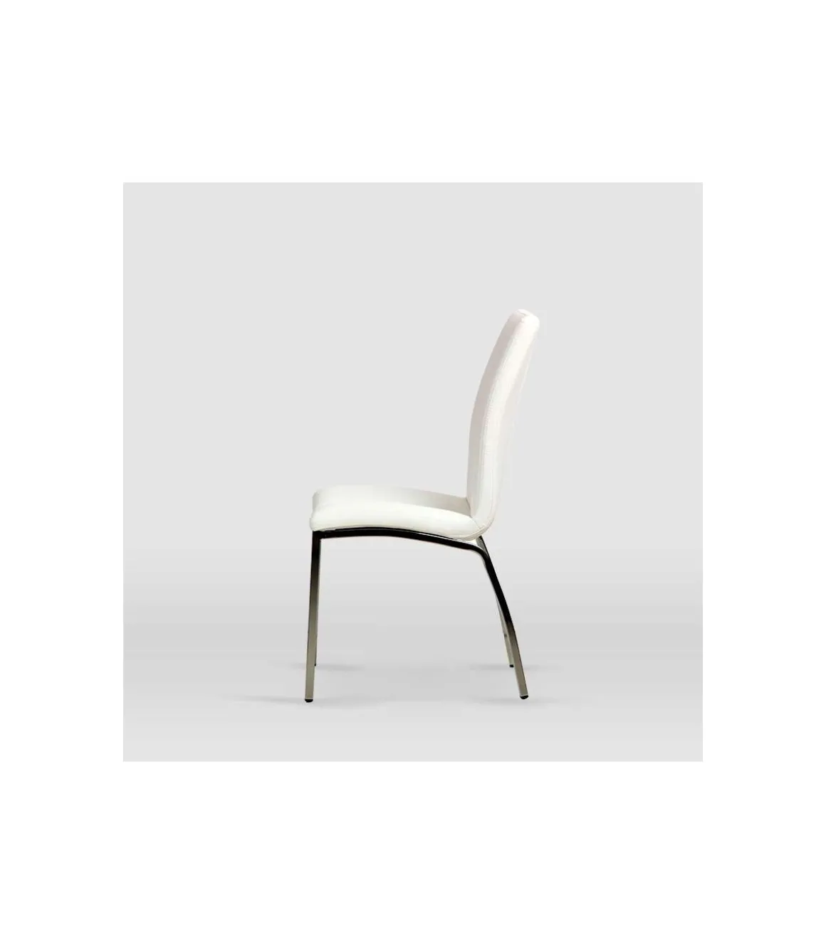 Pack de 4 sillas modelo Marian tapizadas en piel sintetica blanca, 43cm(ancho ) 94cm(altura) 59cm(fondo)