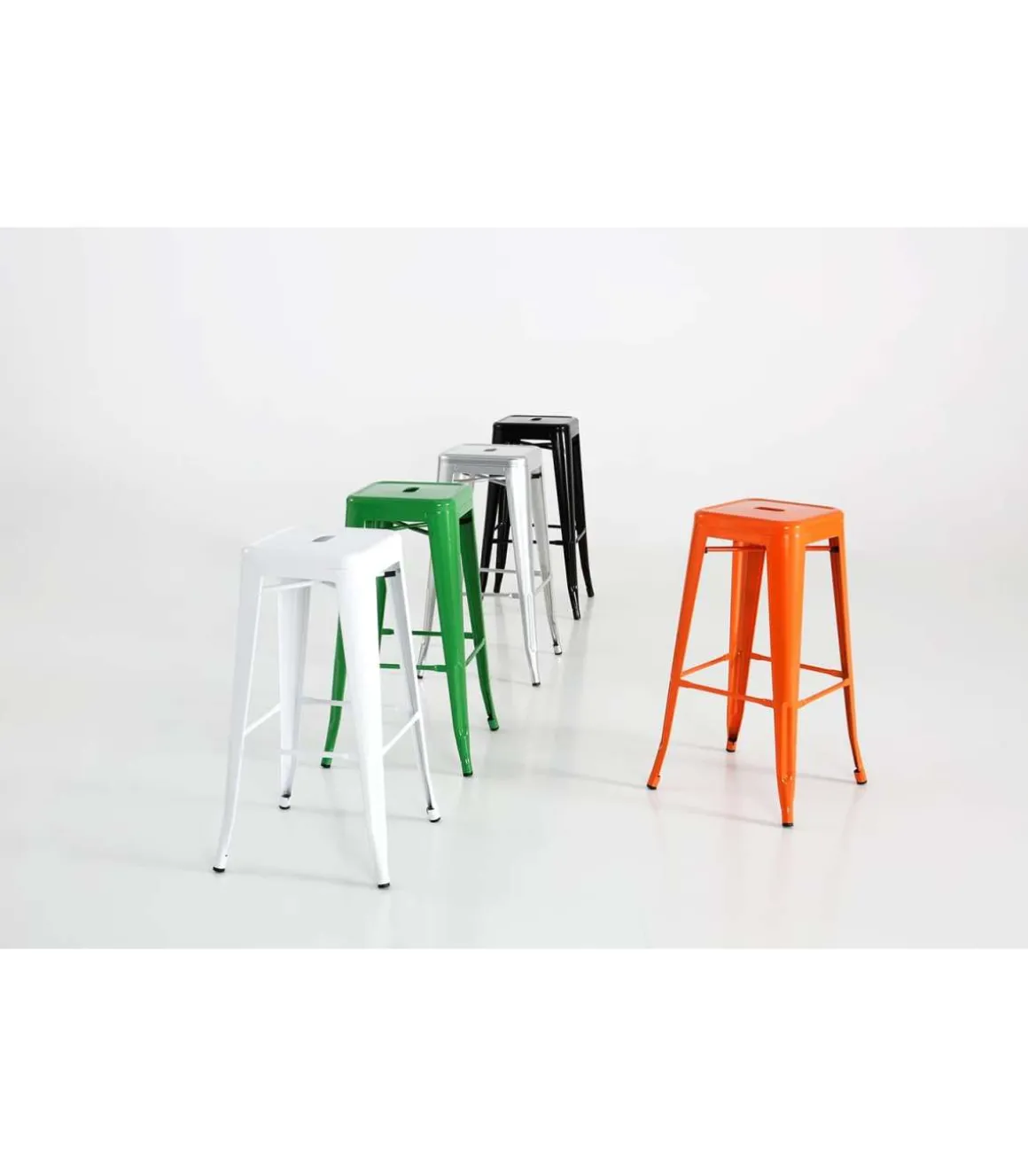 Pack de 4 taburetes de metal apilable acabado plata, 31 cm(ancho) 76.5 cm(altura) 31 cm(fondo)