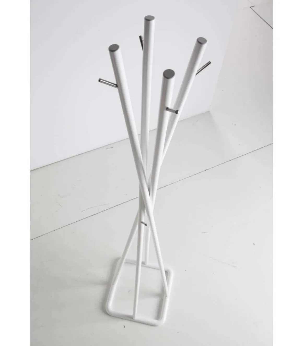 Perchero mod. 469 acabado lacado blanco, 180cm(alto) 38cm(ancho) 38cm(largo)