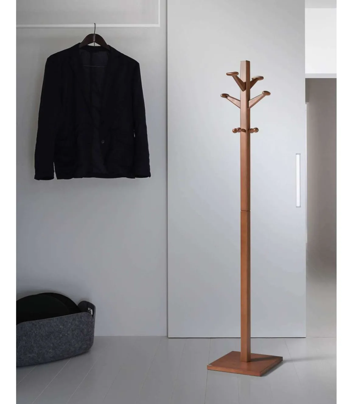 Perchero mod. 407 acabado lacado mogano, 170 cm(alto)35 cm(ancho)35 cm(largo)