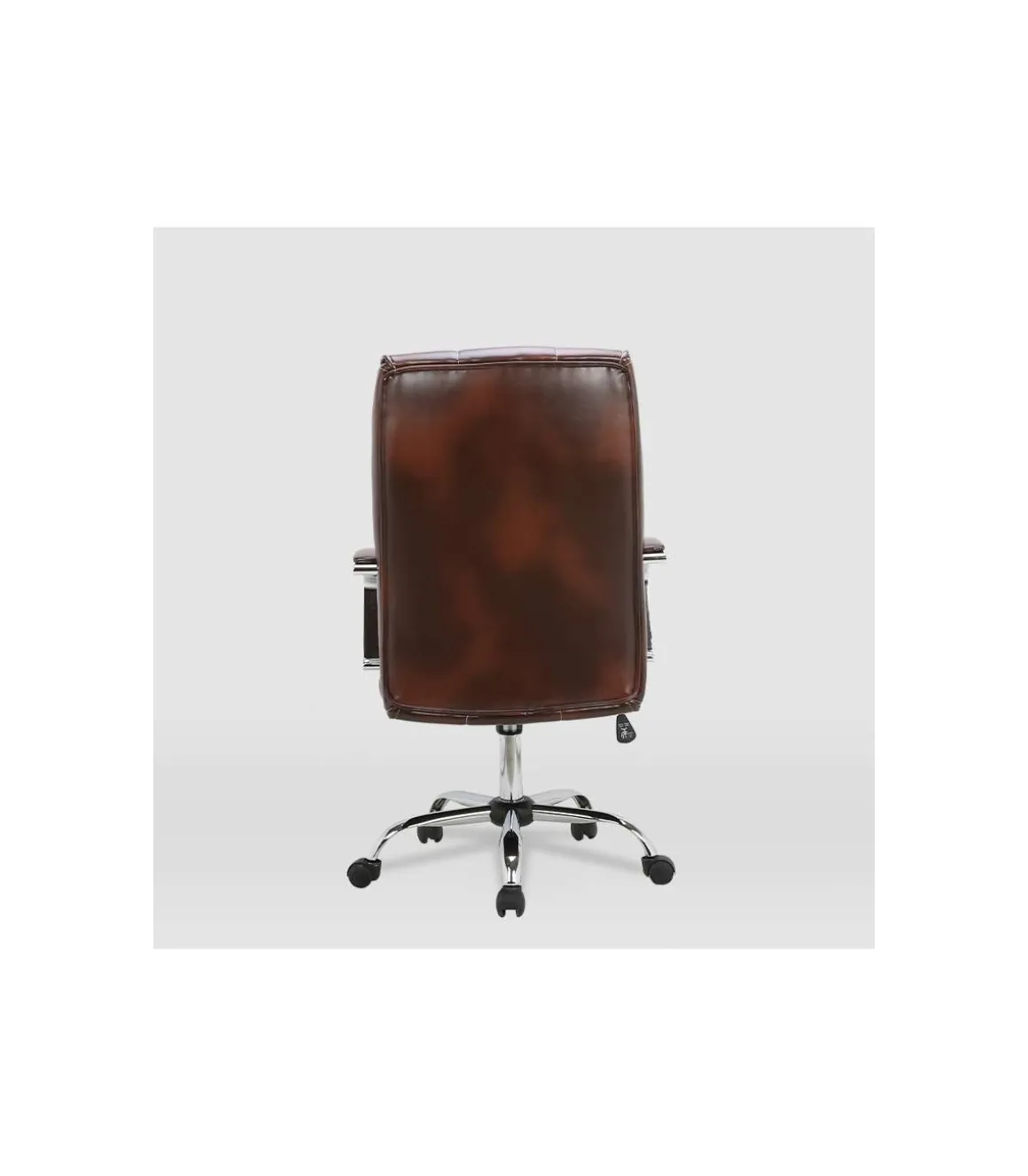 Silla de oficina Belinda en piel sintética marrón envejecido. Alto: 110/119.5cm Ancho: 60.5cm Fondo: 69.5cm.