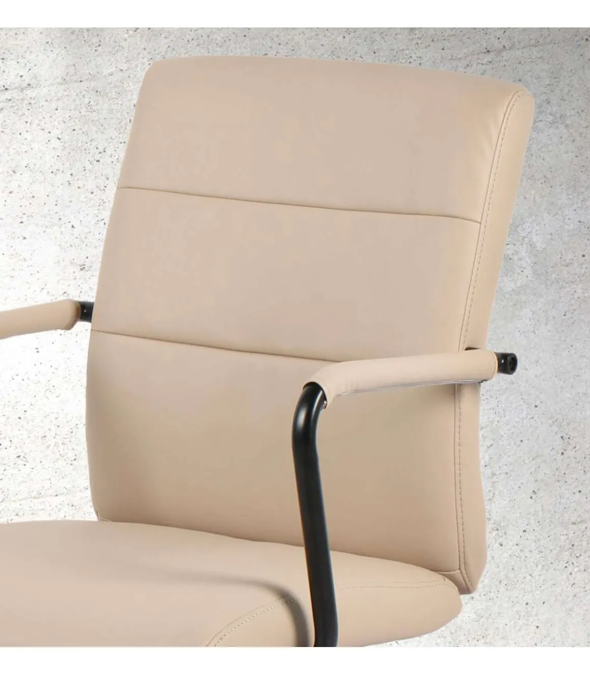 Silla despacho giratoria elevable acabado polipiel beige, 64m(ancho) 91/99cm(altura) 70cm(fondo)